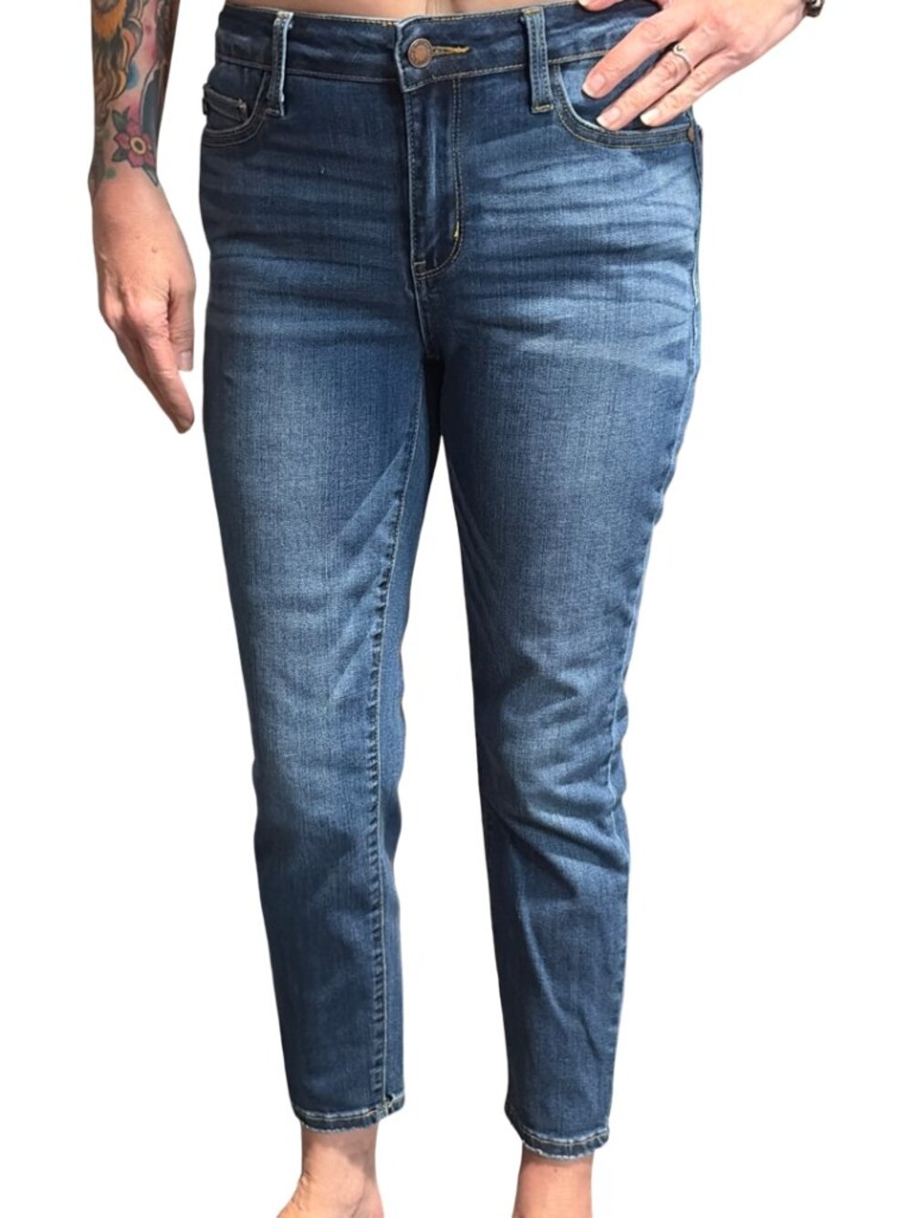 Sz.30*Judy Blue*Relaxed Fit--Cropped Blue Denim Jeans